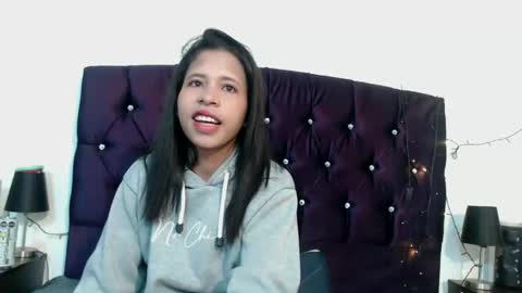 Snapshot of samantha_fox_squirt chatting on December 29, 10:57 pm lizzy online show from December 29, 10:57 pm