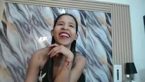 Snapshot of samantha_fox_squirt chatting on October 26, 4:24 pm lizzy online show from October 26, 4:24 pm