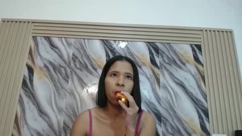 Snapshot of samantha_fox_squirt chatting on October 28, 10:52 am lizzy online show from October 28, 10:52 am