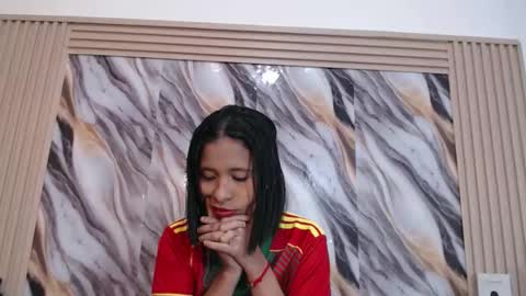 Snapshot of samantha_fox_squirt chatting on November 27, 1:40 am lizzy online show from November 27, 1:40 am