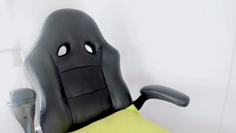 Snapshot of samantha_larusso_ chatting on December 1, 8:53 pm Andy online show from December 1, 8:53 pm