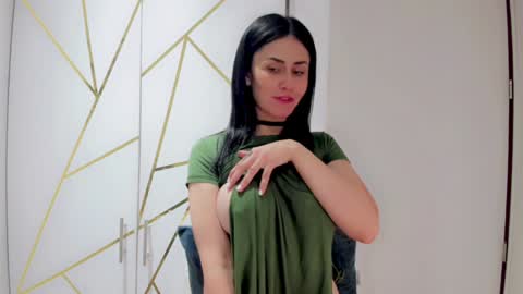 Snapshot of samantha_larusso_ chatting on December 21, 5:40 pm Andy online show from December 21, 5:40 pm