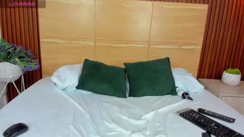 S A M A N T H A online show from December 14, 7:58 am