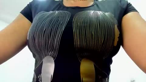 Snapshot of samantha_milfs chatting on October 28, 11:03 am samantha_milfs online show from October 28, 11:03 am