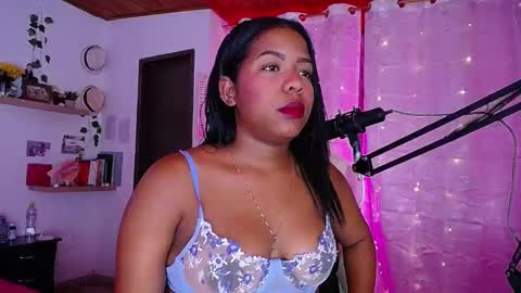 Snapshot of samanthabloom570089 chatting on December 7, 11:40 am Samantha Bloom online show from December 7, 11:40 am