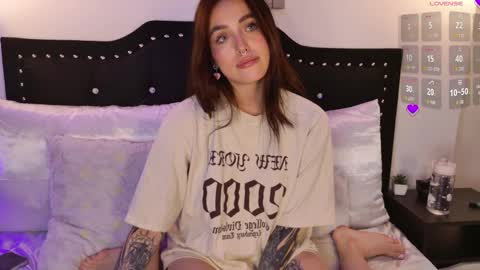 IGSamanthaGrant 10 online show from April 6, 11:05 pm