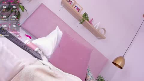 Snapshot of samanthaheinz chatting on February 25, 12:25 am V A N E S S A online show from February 25, 12:25 am