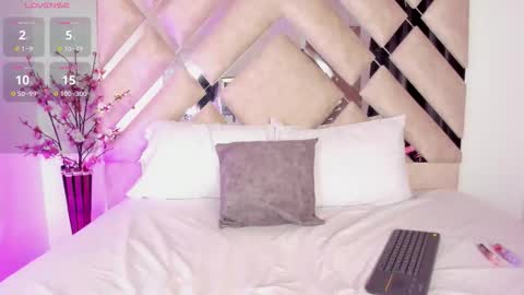 Snapshot of samanthalyx chatting on December 4, 11:52 am Samantha online show from December 4, 11:52 am