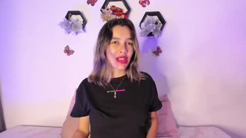 Snapshot of samara_jonnes_ chatting on January 16, 11:37 pm Samara is my name a pleasure delighted that you are here leave your thumb up it is important to me online show from January 16, 11:37 pm