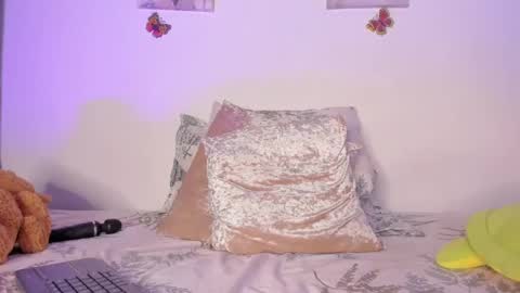 Snapshot of samara_jonnes_ chatting on January 27, 12:01 am Samara is my name a pleasure delighted that you are here leave your thumb up it is important to me online show from January 27, 12:01 am