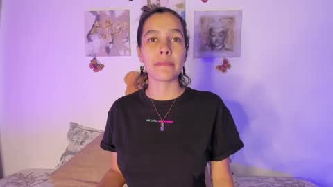 Snapshot of samara_jonnes_ chatting on February 7, 10:20 pm Samara is my name a pleasure delighted that you are here leave your thumb up it is important to me online show from February 7, 10:20 pm