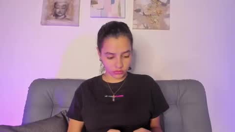 Snapshot of samara_jonnes_ chatting on February 23, 9:26 pm Samara is my name a pleasure delighted that you are here leave your thumb up it is important to me online show from February 23, 9:26 pm