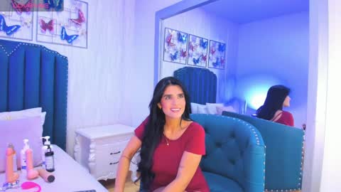 Snapshot of samara_warren chatting on December 19, 11:50 am Samara Warren online show from December 19, 11:50 am