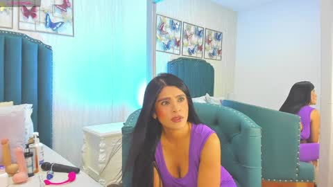 Snapshot of samara_warren chatting on December 29, 11:29 am Samara Warren online show from December 29, 11:29 am