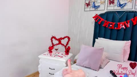 Snapshot of samara_warren chatting on February 14, 3:05 pm Samara Warren online show from February 14, 3:05 pm