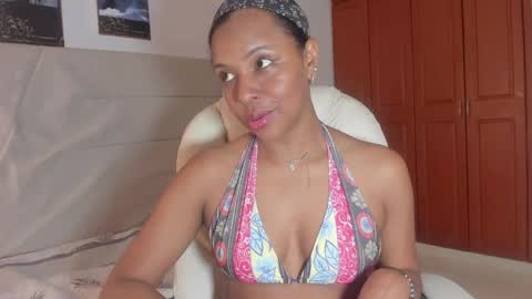 samaraa_smith1 online show from May 22, 12:55 pm