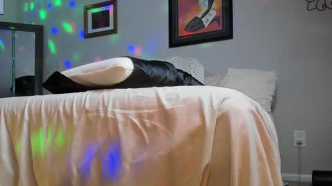 Snapshot of samatha1998 chatting on February 8, 9:13 am Yaya online show from February 8, 9:13 am