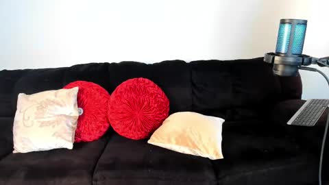 Snapshot of samatha1998 chatting on March 9, 8:10 pm Yaya online show from March 9, 8:10 pm