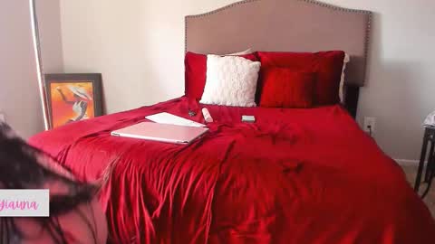 Snapshot of samatha1998 chatting on November 19, 5:46 pm Yaya online show from November 19, 5:46 pm