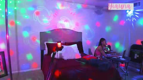 Snapshot of samatha1998 chatting on November 22, 6:34 am Yaya online show from November 22, 6:34 am