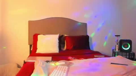 Snapshot of samatha1998 chatting on December 1, 3:22 am Yaya online show from December 1, 3:22 am