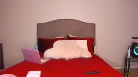 Snapshot of samatha1998 chatting on December 4, 3:49 am Yaya online show from December 4, 3:49 am