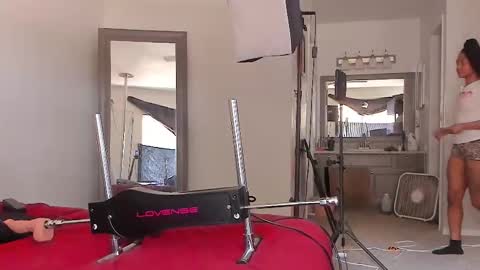 Yaya online show from March 25, 7:09 pm