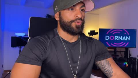 Snapshot of samdornan chatting on December 13, 4:27 pm Sam Dornan online show from December 13, 4:27 pm