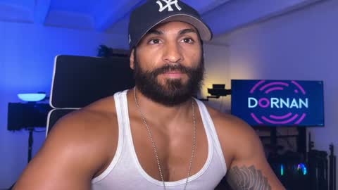 Snapshot of samdornan chatting on December 17, 4:32 pm Sam Dornan online show from December 17, 4:32 pm