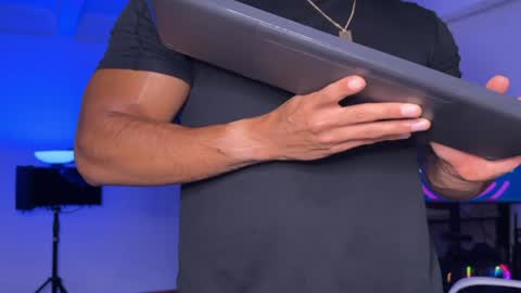 Snapshot of samdornan chatting on December 22, 2:06 am Sam Dornan online show from December 22, 2:06 am