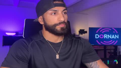 Snapshot of samdornan chatting on December 29, 2:49 am Sam Dornan online show from December 29, 2:49 am