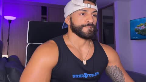 Snapshot of samdornan chatting on January 10, 10:04 pm Sam Dornan online show from January 10, 10:04 pm