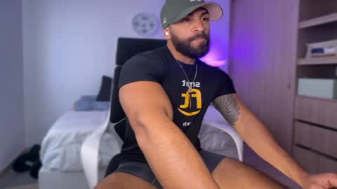 Snapshot of samdornan chatting on February 5, 9:29 pm Sam Dornan online show from February 5, 9:29 pm