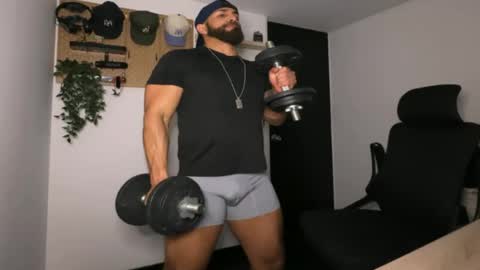 Snapshot of samdornan chatting on February 8, 11:08 pm Sam Dornan online show from February 8, 11:08 pm