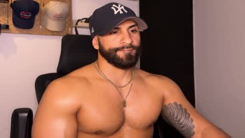 Snapshot of samdornan chatting on February 18, 1:01 am Sam Dornan online show from February 18, 1:01 am