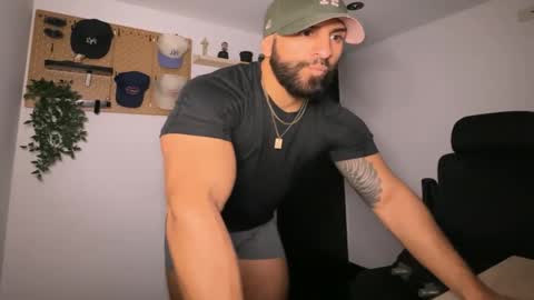 Snapshot of samdornan chatting on February 26, 12:53 am Sam Dornan online show from February 26, 12:53 am