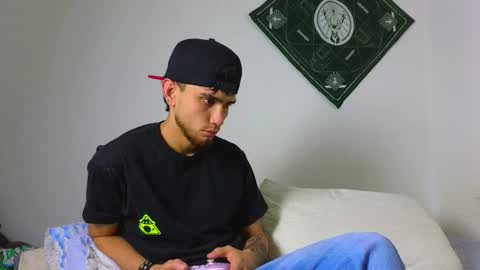 Snapshot of samevansx chatting on December 17, 11:22 pm samevansx online show from December 17, 11:22 pm