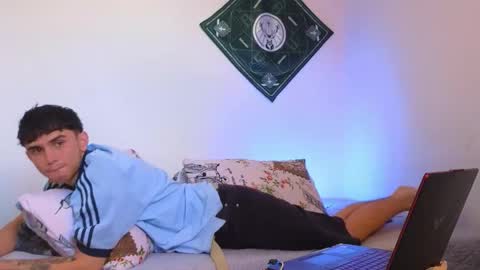 Snapshot of samevansx chatting on January 17, 5:27 pm samevansx online show from January 17, 5:27 pm