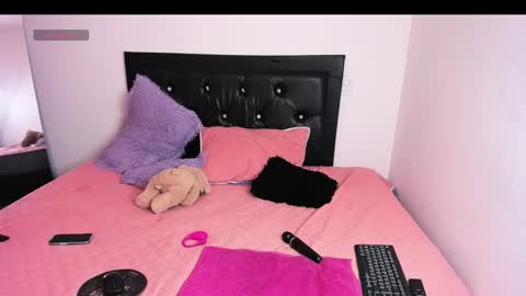 Snapshot of samiacooper25 chatting on January 11, 12:26 am samiacooper25 online show from January 11, 12:26 am