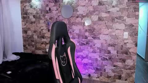 Snapshot of samiacooper25 chatting on March 1, 9:00 am samiacooper25 online show from March 1, 9:00 am