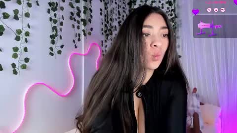 Samii Evans online show from June 11, 4:32 am