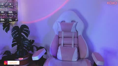 Snapshot of samii_monroe chatting on December 3, 9:34 pm Sam online show from December 3, 9:34 pm