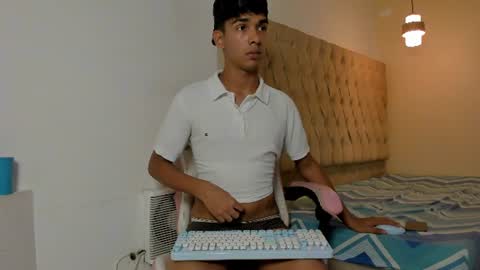 Snapshot of samir_19x chatting on July 10, 3:44 am samir_19x online show from July 10, 3:44 am