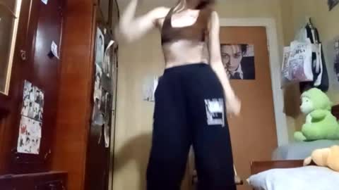 Snapshot of samiravilmont chatting on October 16, 3:57 pm Mira online show from October 16, 3:57 pm