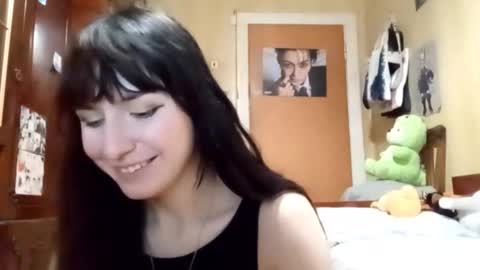 Snapshot of samiravilmont chatting on December 17, 5:41 pm Mira online show from December 17, 5:41 pm