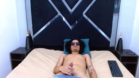 Snapshot of samisaturno chatting on February 20, 7:03 pm samisaturno online show from February 20, 7:03 pm