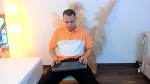 Snapshot of samjoness_ chatting on February 17, 3:25 am Sam online show from February 17, 3:25 am