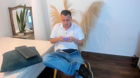 Snapshot of samjoness_ chatting on February 18, 2:29 am Sam online show from February 18, 2:29 am