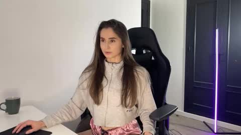 SamLure1 online show from April 17, 10:02 pm