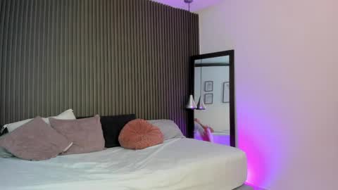 Axel online show from April 7, 8:53 pm